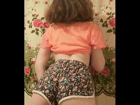❤️ Tânără sexy care se dezbracă de pantaloni scurți în fața camerei de filmat ️  at ro.fuxporn-com.ru ❌️❤